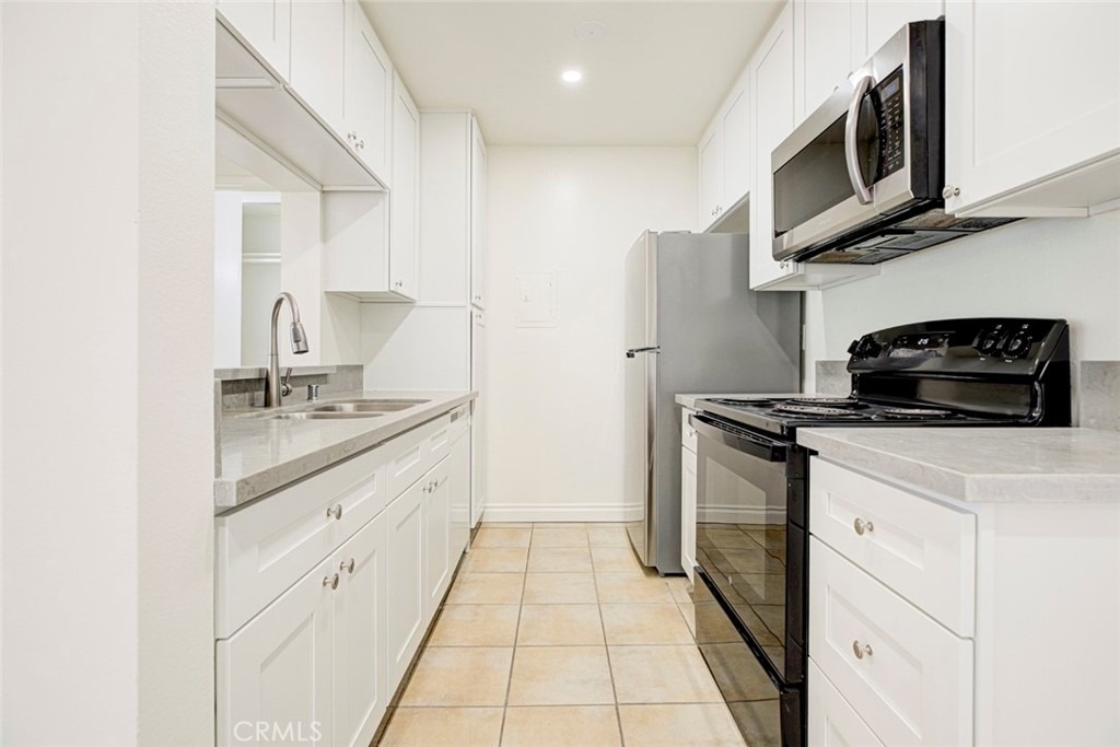 5460 White Oak Ave - Photo 2