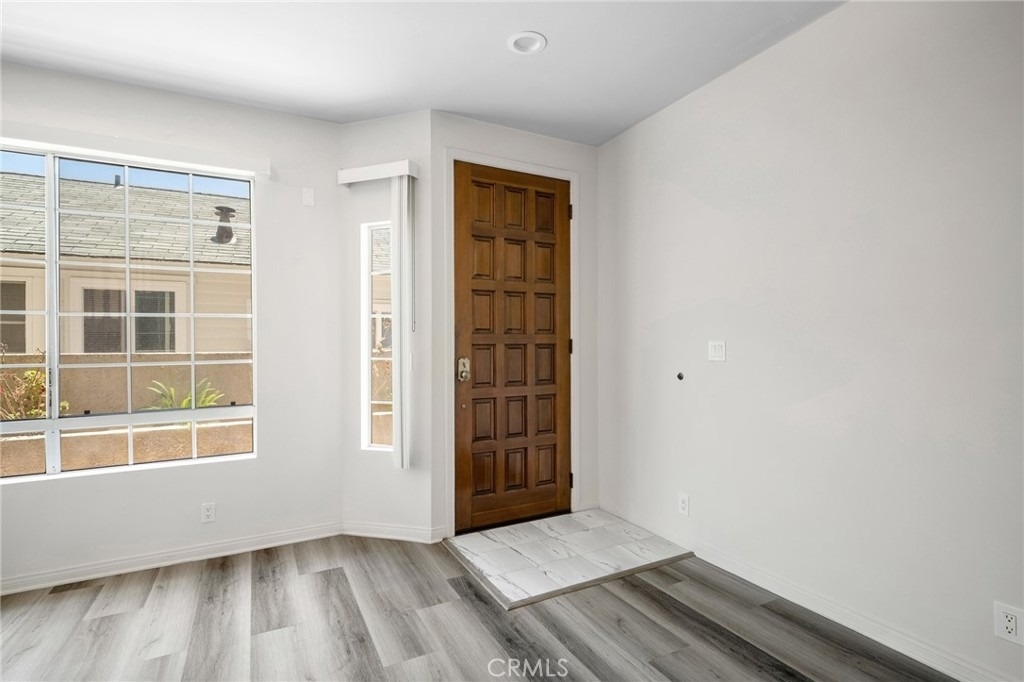 318 N Kenwood Street - Photo 2