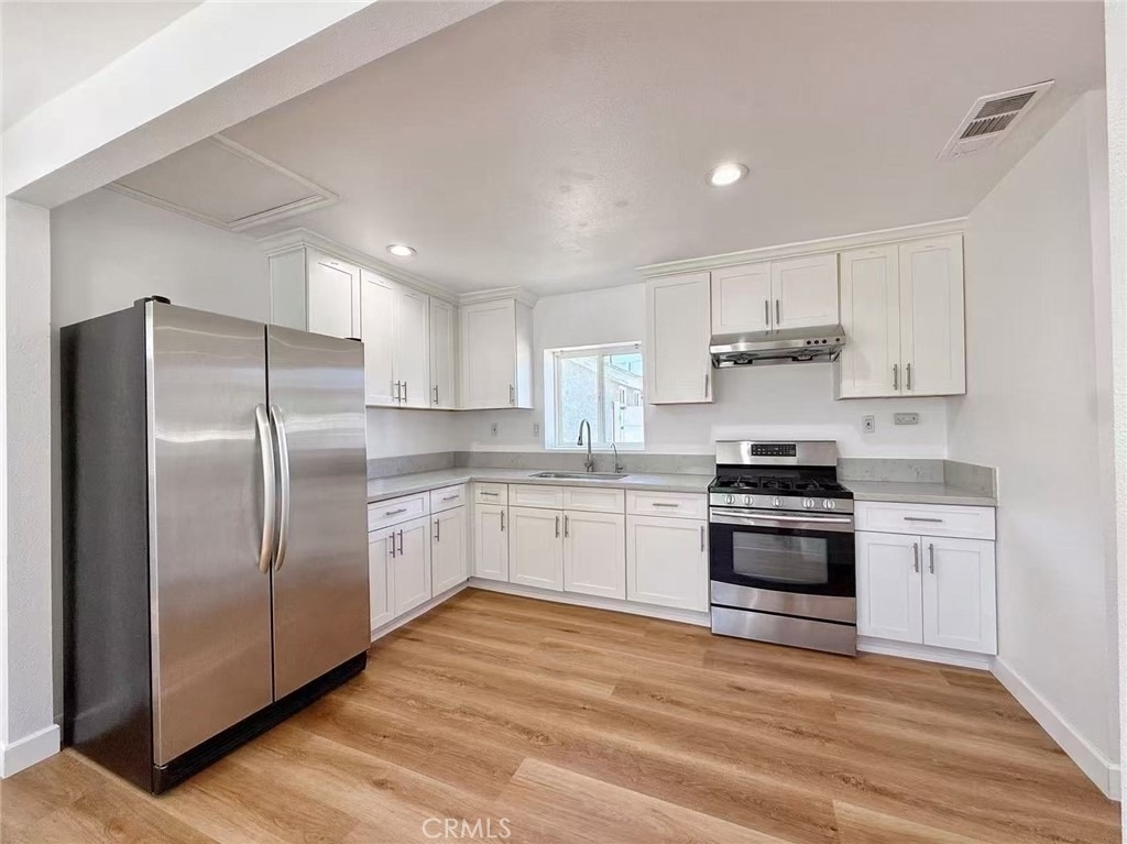 453 W Locust Street - Photo 2