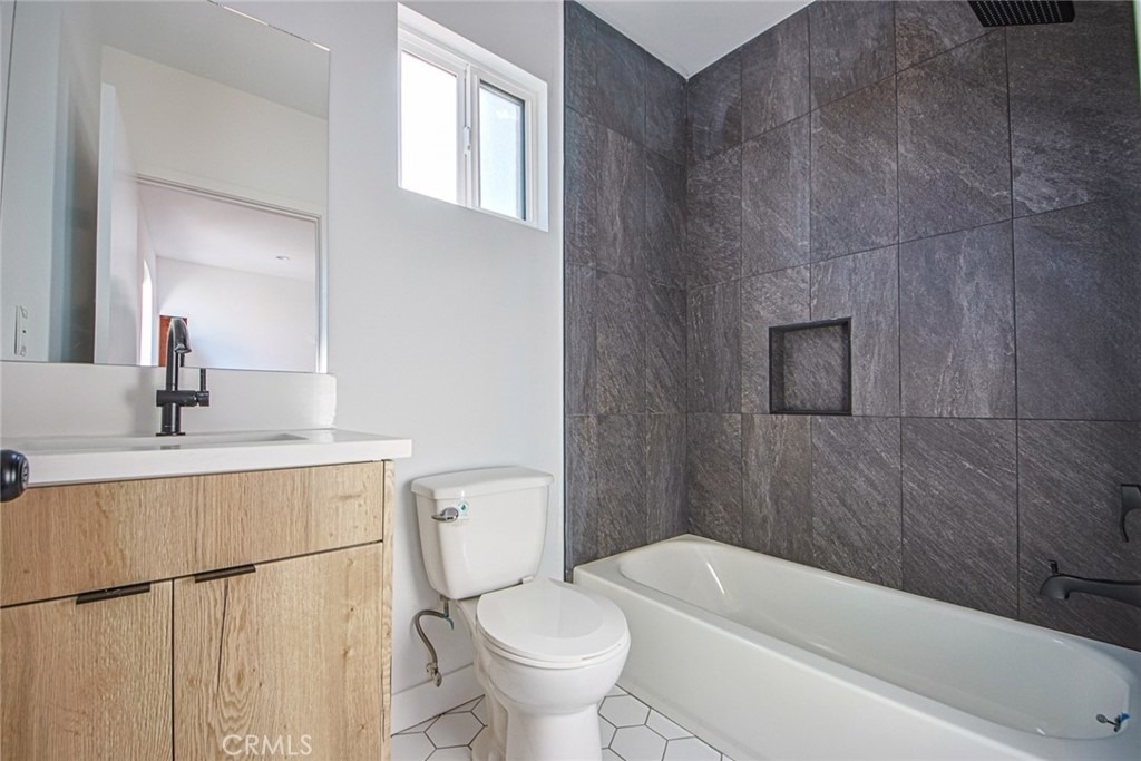6425 Troost Avenue - Photo 16