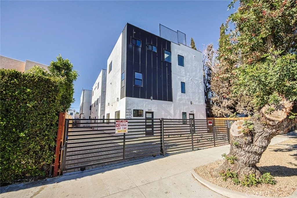 6425 Troost Avenue - Photo 1