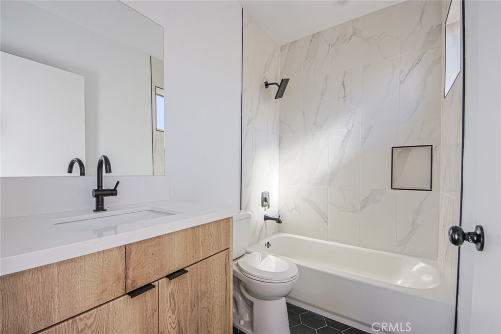 6425 Troost Avenue - Photo 19