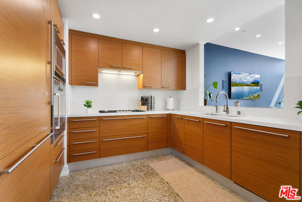 900 W Olympic Boulevard - Photo 4