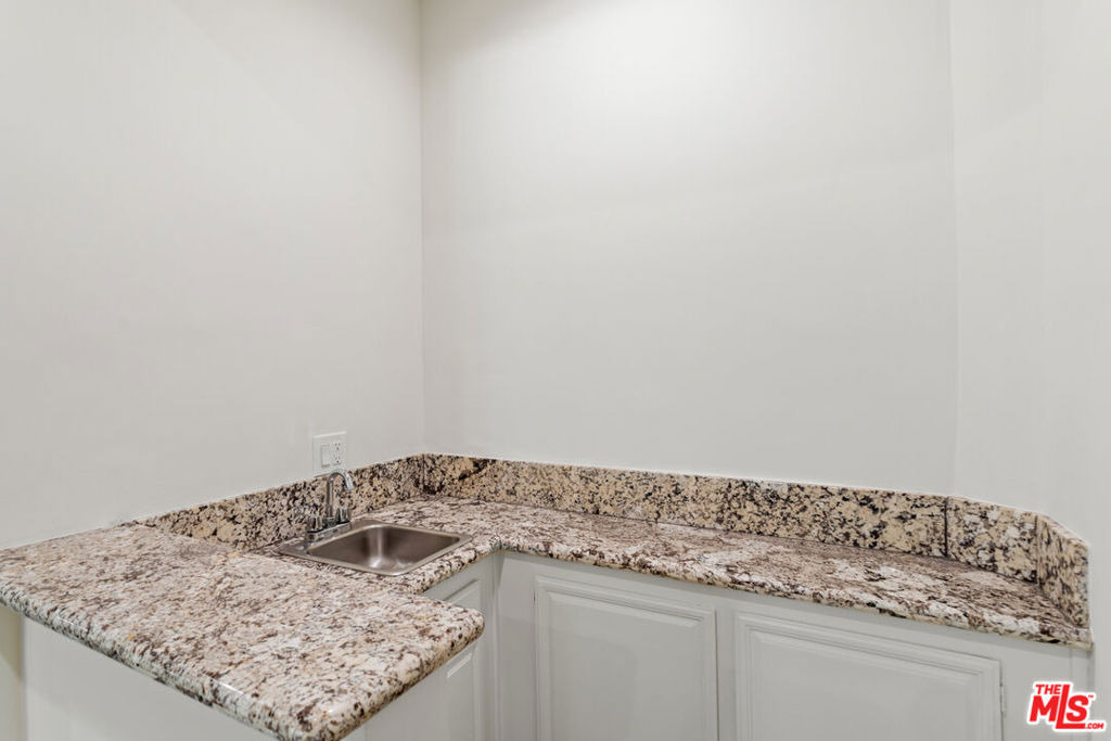 430 Maple Drive - Photo 3