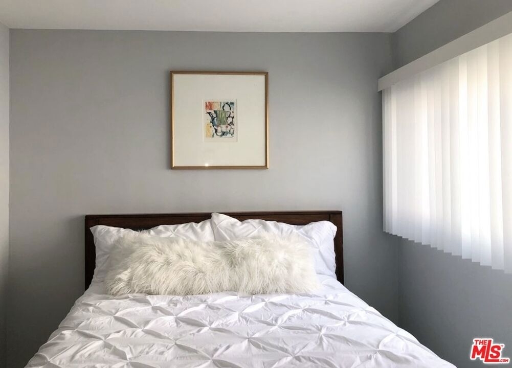 425 S Kenmore Avenue - Photo 4