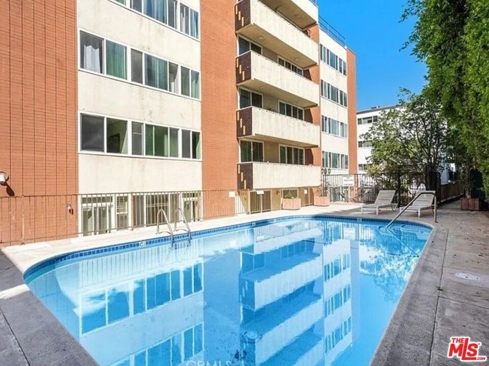 540 Kelton Avenue - Photo 13