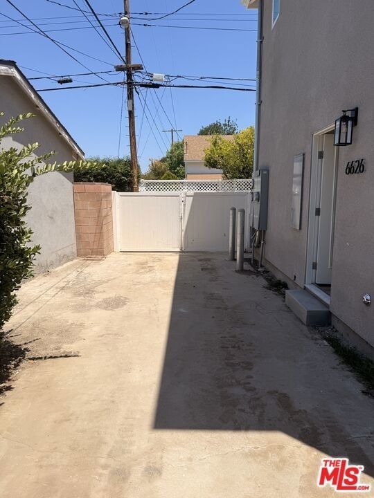 6626 Woodlake Avenue - Photo 10