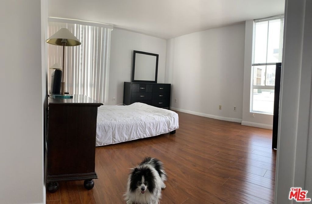 1943 Selby Avenue - Photo 2