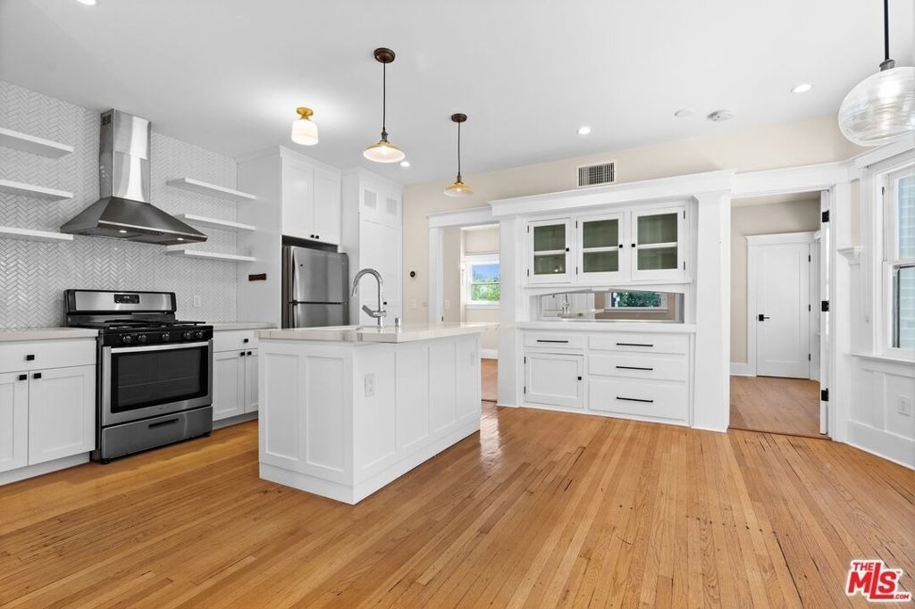 1140 Lemoyne Street - Photo 2