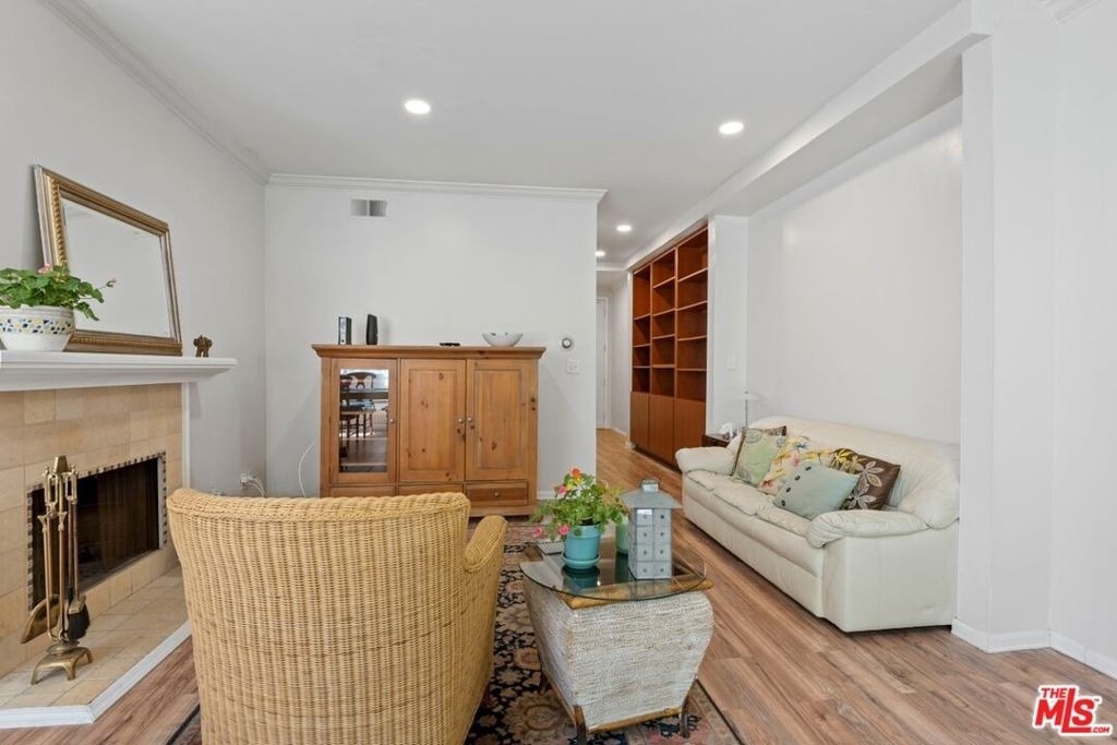 1375 Kelton Avenue - Photo 5