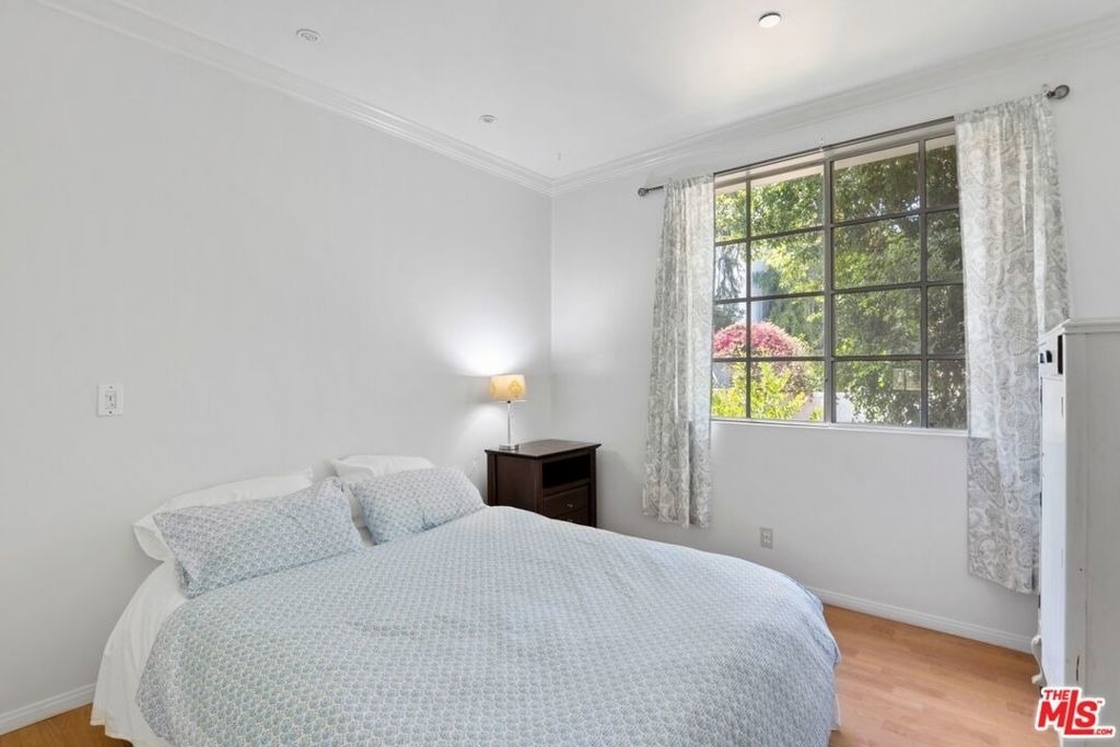 1375 Kelton Avenue - Photo 12