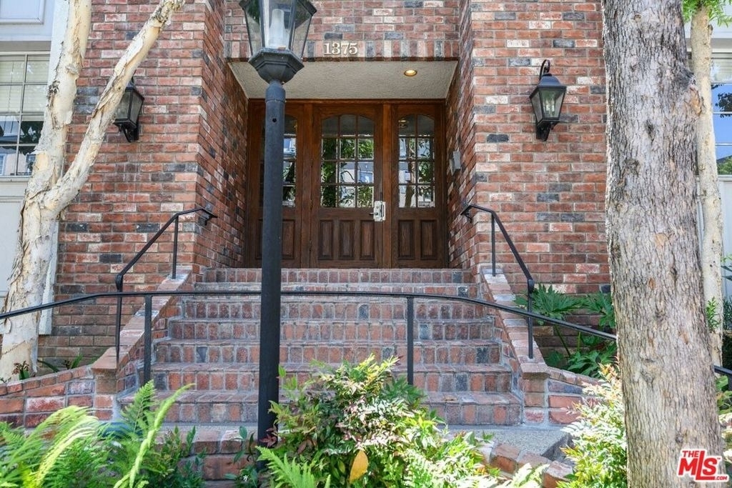 1375 Kelton Avenue - Photo 18