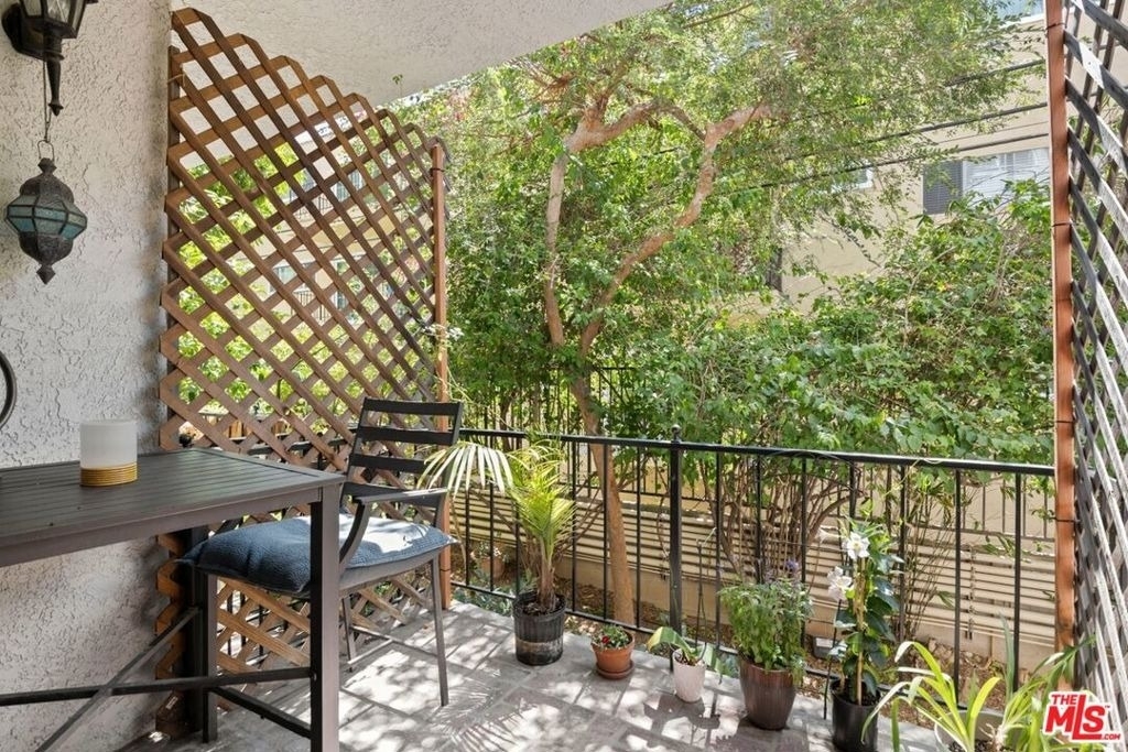 1375 Kelton Avenue - Photo 4