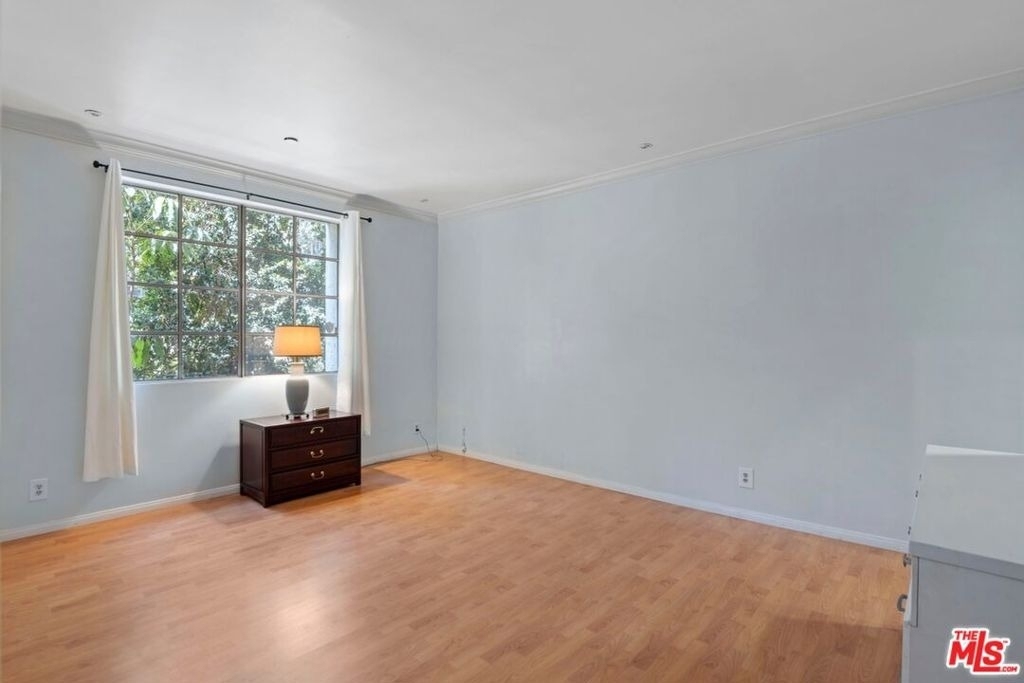 1375 Kelton Avenue - Photo 10