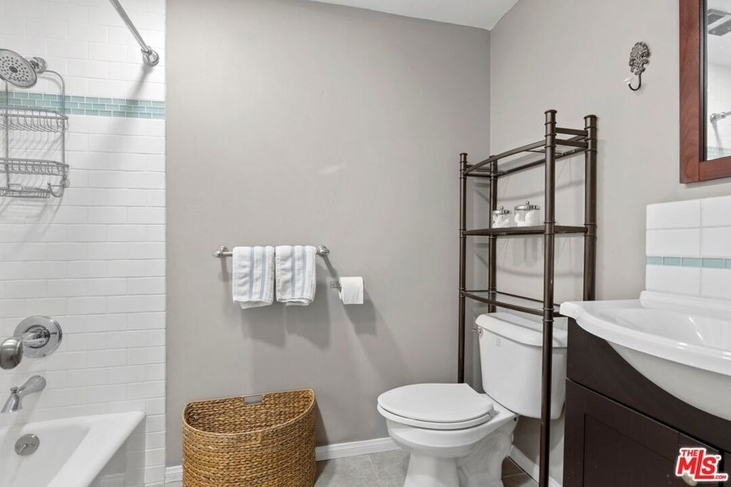 1375 Kelton Avenue - Photo 13