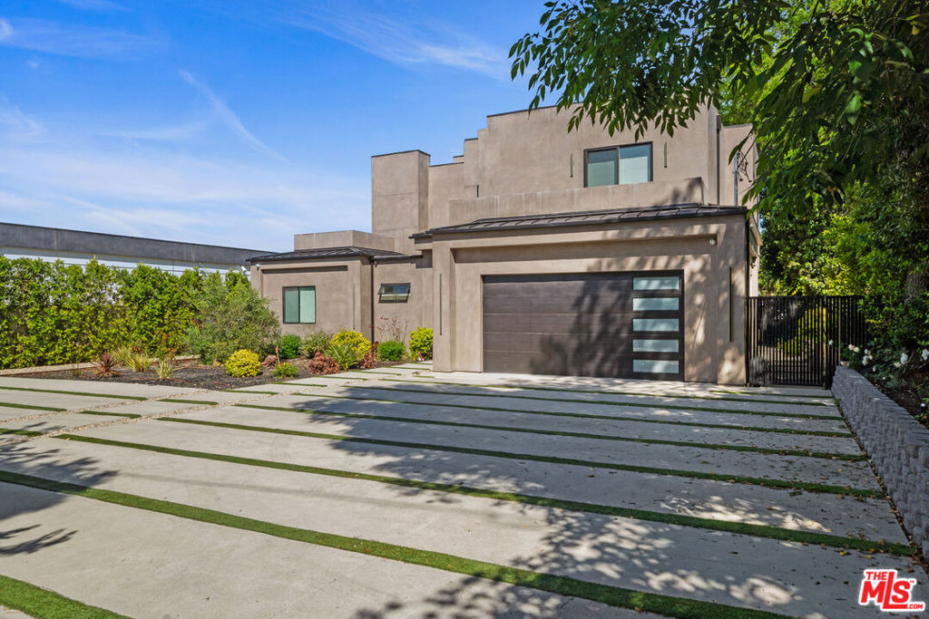 5826 Corbin Avenue - Photo 4