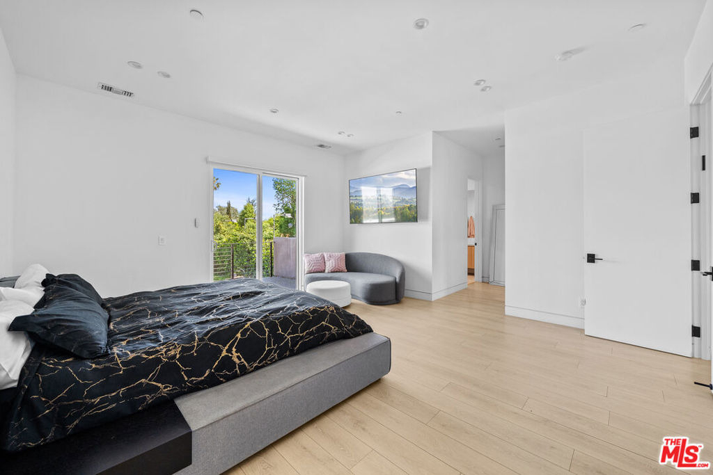 5826 Corbin Avenue - Photo 19