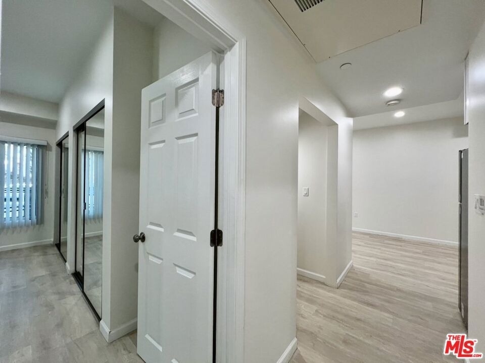 1409 N Hobart Boulevard - Photo 14