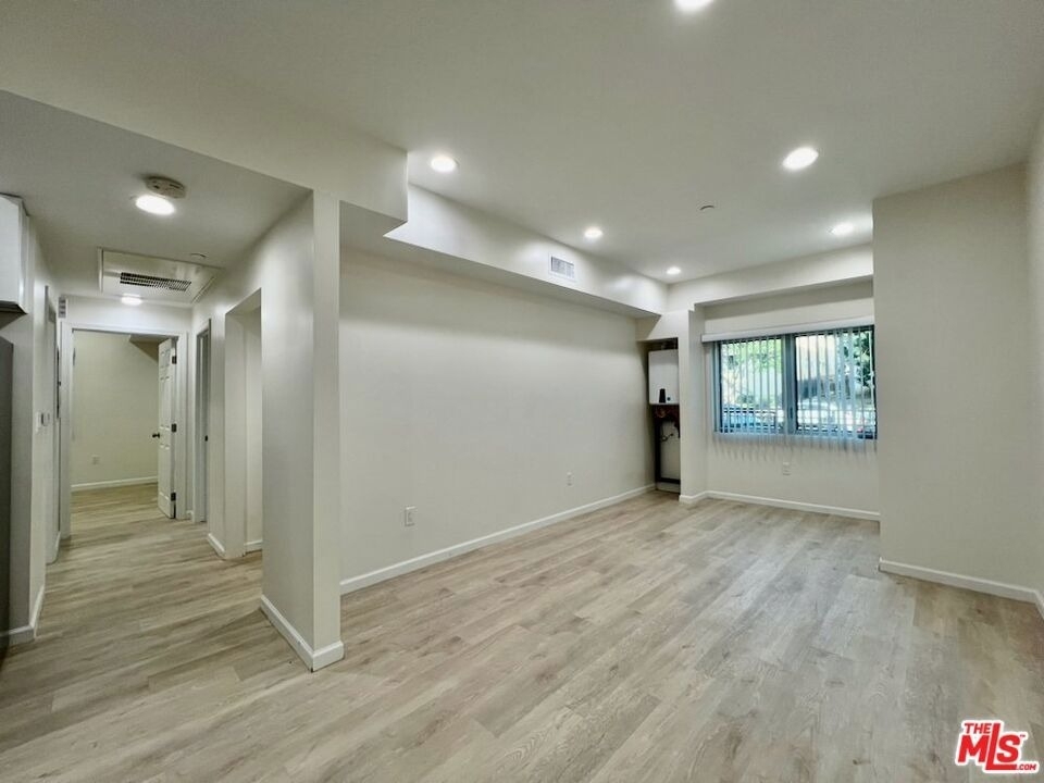 1409 N Hobart Boulevard - Photo 16