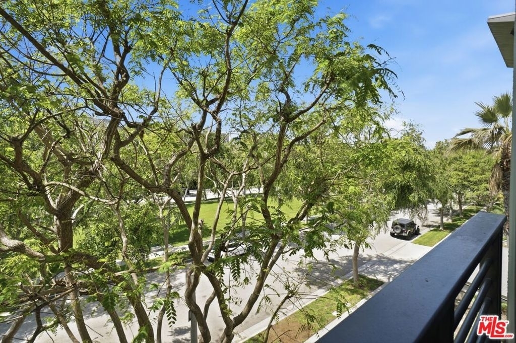 6400 Crescent Park - Photo 1