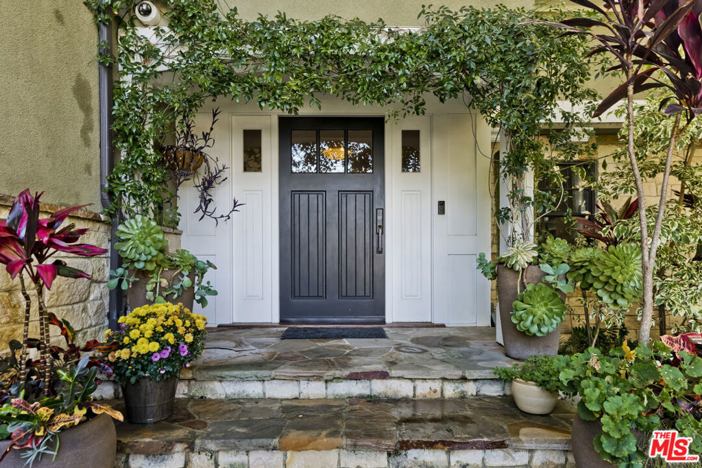 2855 Club Drive - Photo 3