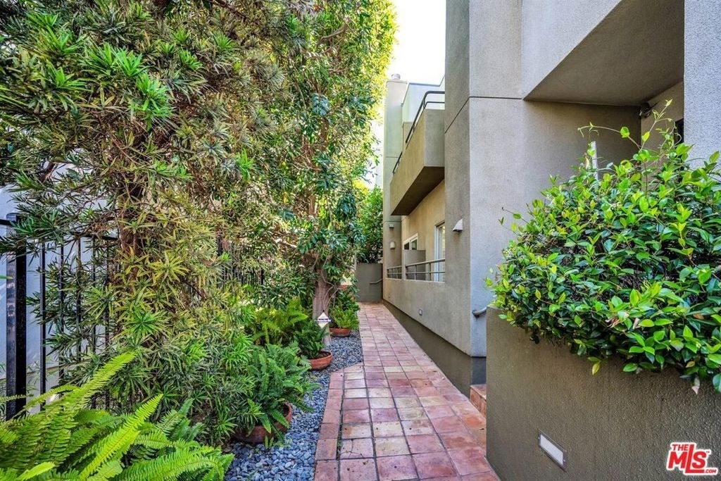 1735 Malcolm Avenue - Photo 1