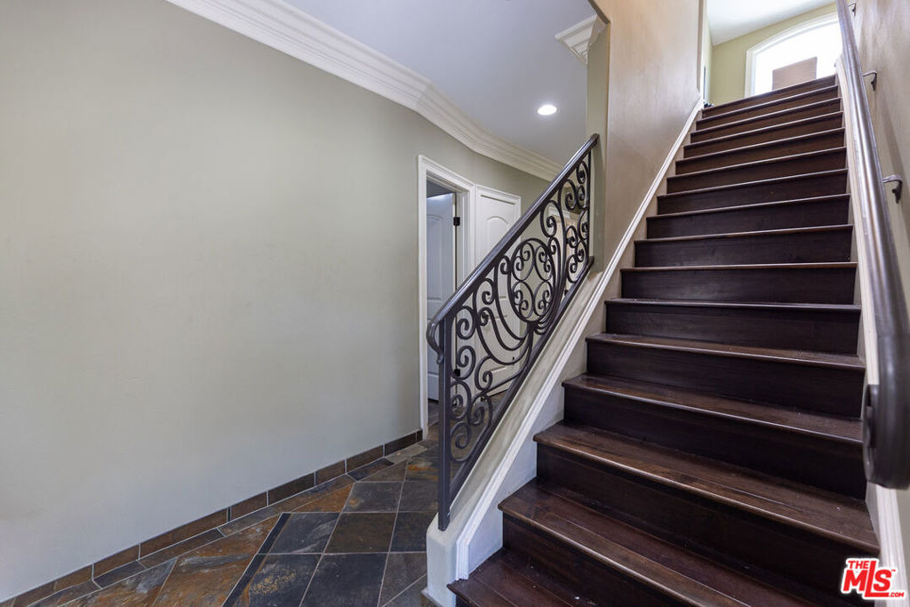 1912 Vanderbilt Lane - Photo 22