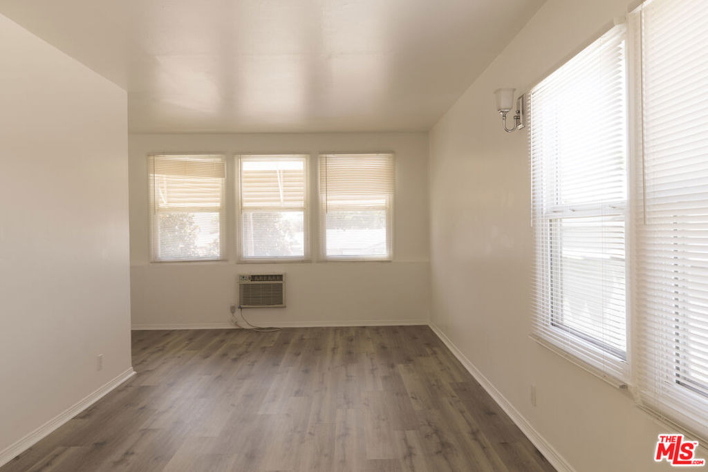 5516 1/2 N Cahuenga Boulevard - Photo 2