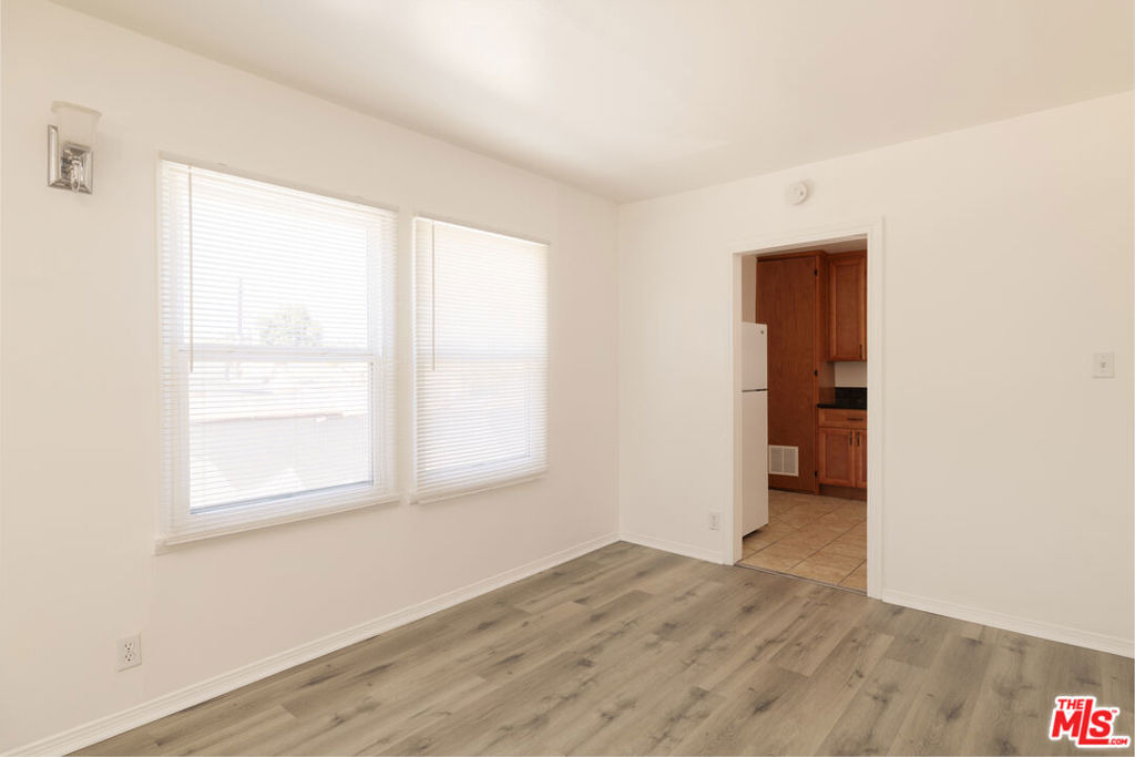 5516 1/2 N Cahuenga Boulevard - Photo 4