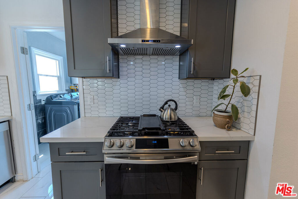 1067 S Sycamore Avenue - Photo 21