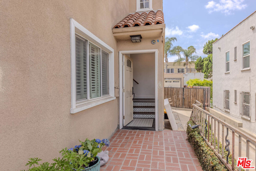 1067 S Sycamore Avenue - Photo 53