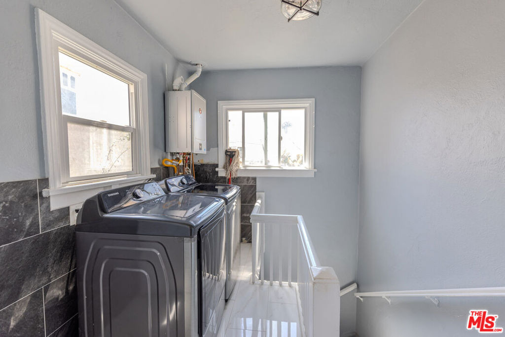 1067 S Sycamore Avenue - Photo 28