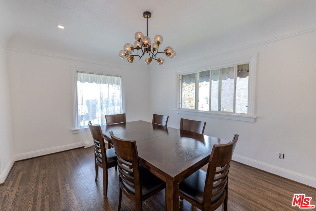 1067 S Sycamore Avenue - Photo 10