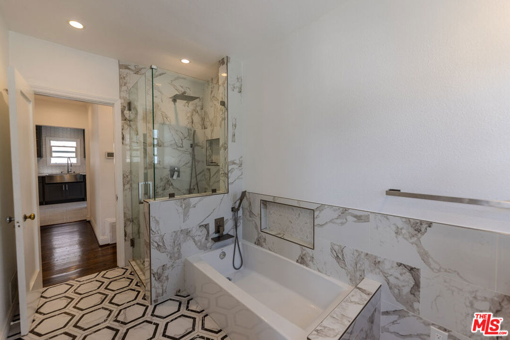 1067 S Sycamore Avenue - Photo 36