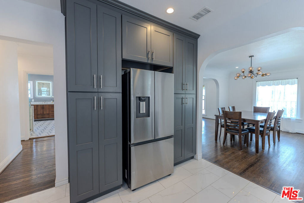 1067 S Sycamore Avenue - Photo 18