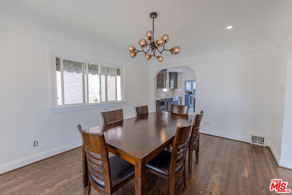 1067 S Sycamore Avenue - Photo 11