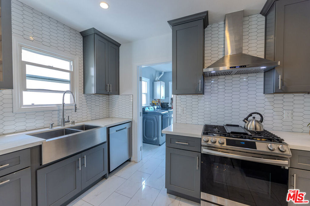 1067 S Sycamore Avenue - Photo 20