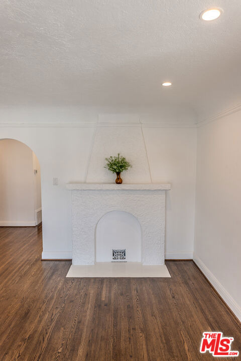 1067 S Sycamore Avenue - Photo 6