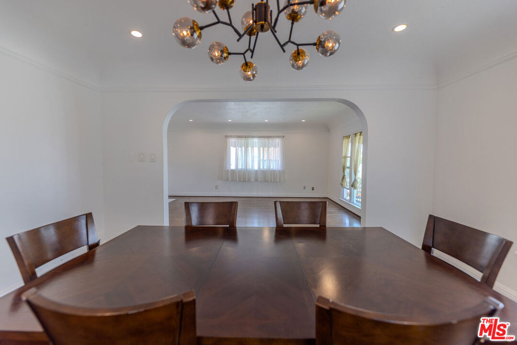 1067 S Sycamore Avenue - Photo 12
