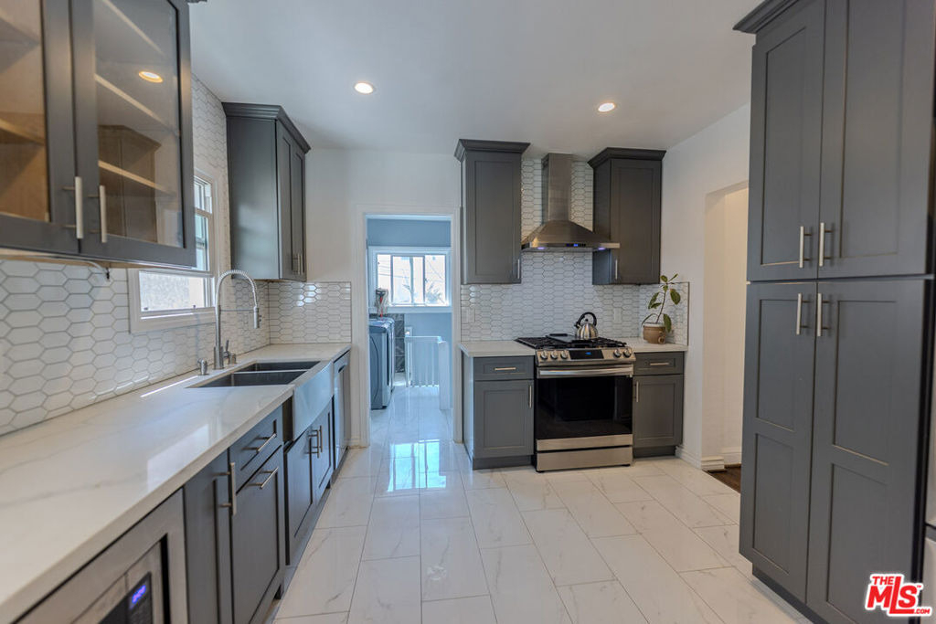 1067 S Sycamore Avenue - Photo 16