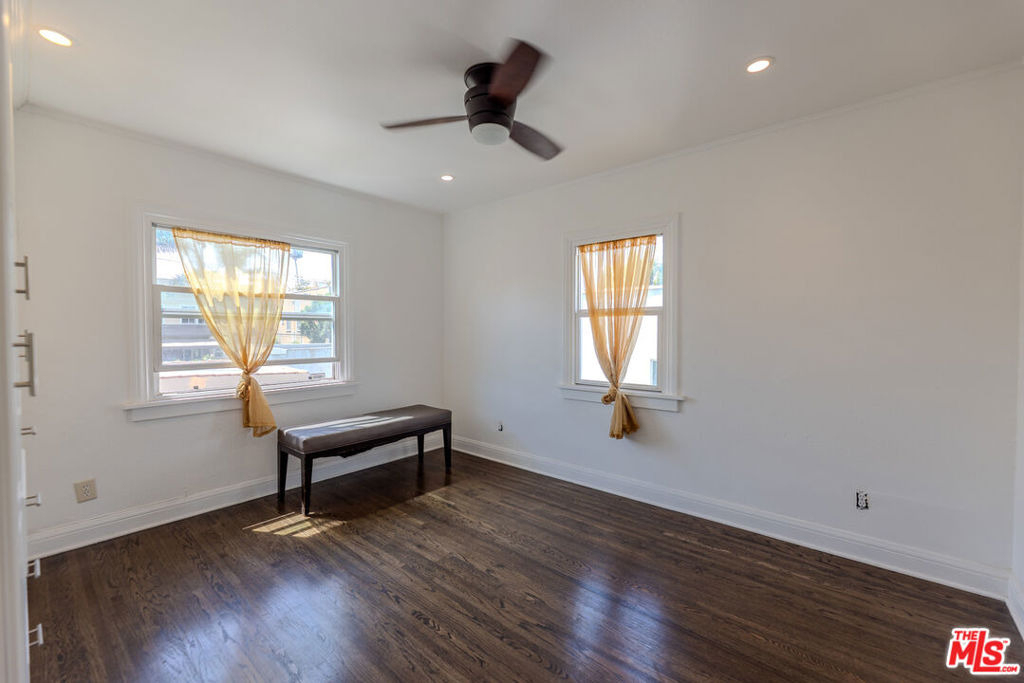 1067 S Sycamore Avenue - Photo 40