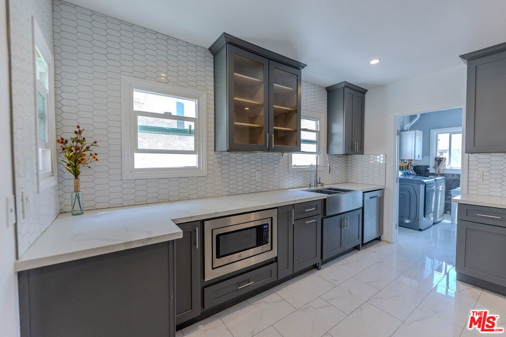 1067 S Sycamore Avenue - Photo 15