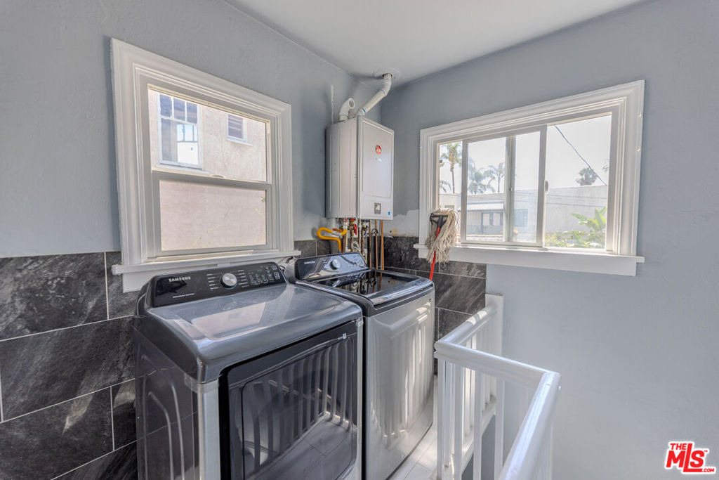 1067 S Sycamore Avenue - Photo 29