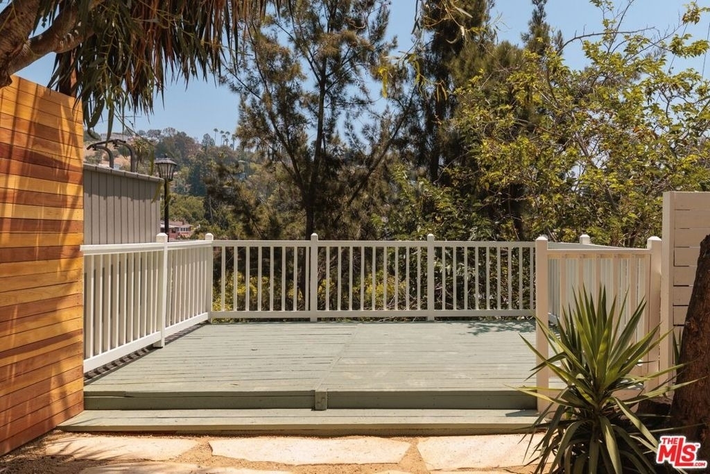 2120 N Cahuenga Boulevard - Photo 15