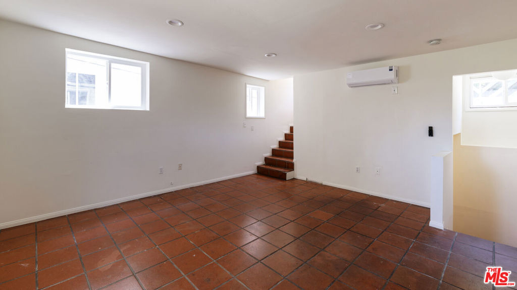 2120 N Cahuenga Boulevard - Photo 20