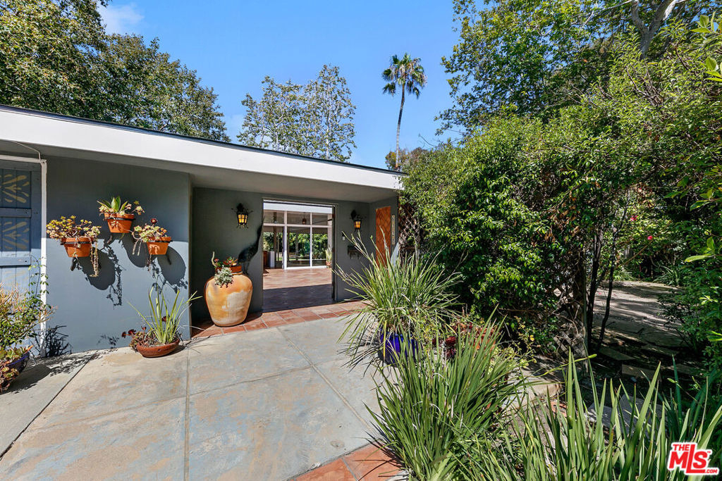6328 Frondosa Drive - Photo 3