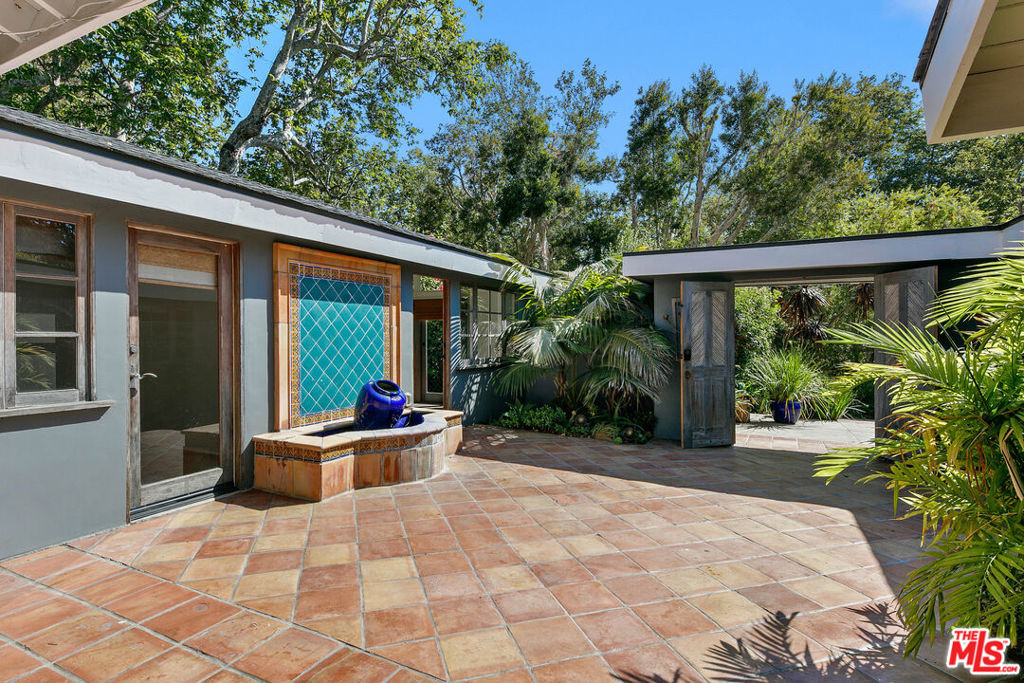 6328 Frondosa Drive - Photo 5