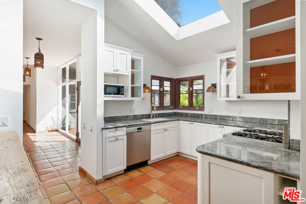 6328 Frondosa Drive - Photo 12