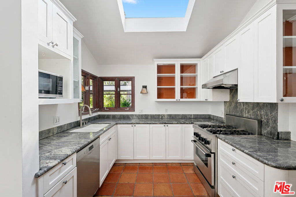 6328 Frondosa Drive - Photo 13