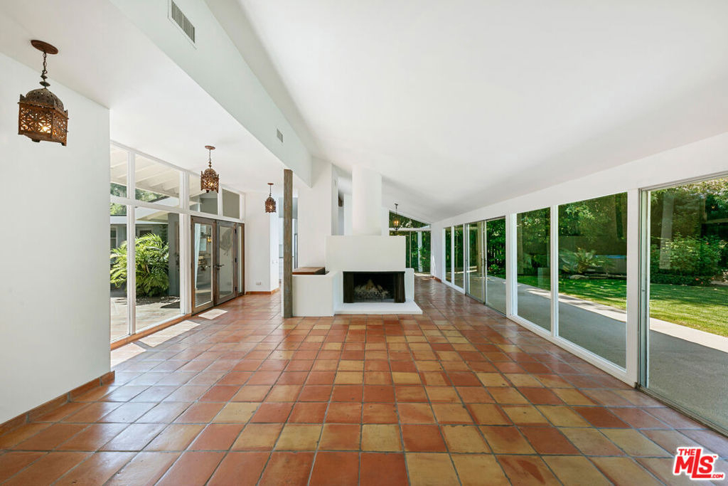 6328 Frondosa Drive - Photo 8